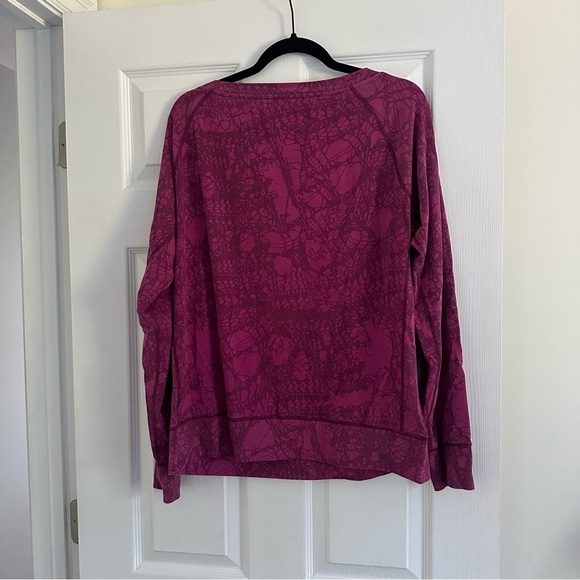 Size L Nike Dri-Fit Pink Women’s Printed Scoop Neck Long Sleeves Athletic Top - Picture 3 of 5